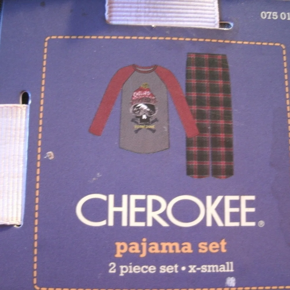 Cherokee Boys Pajamas 2 Piece Set Skull Crossbones Plaid Winter Gray Red XS 4-5